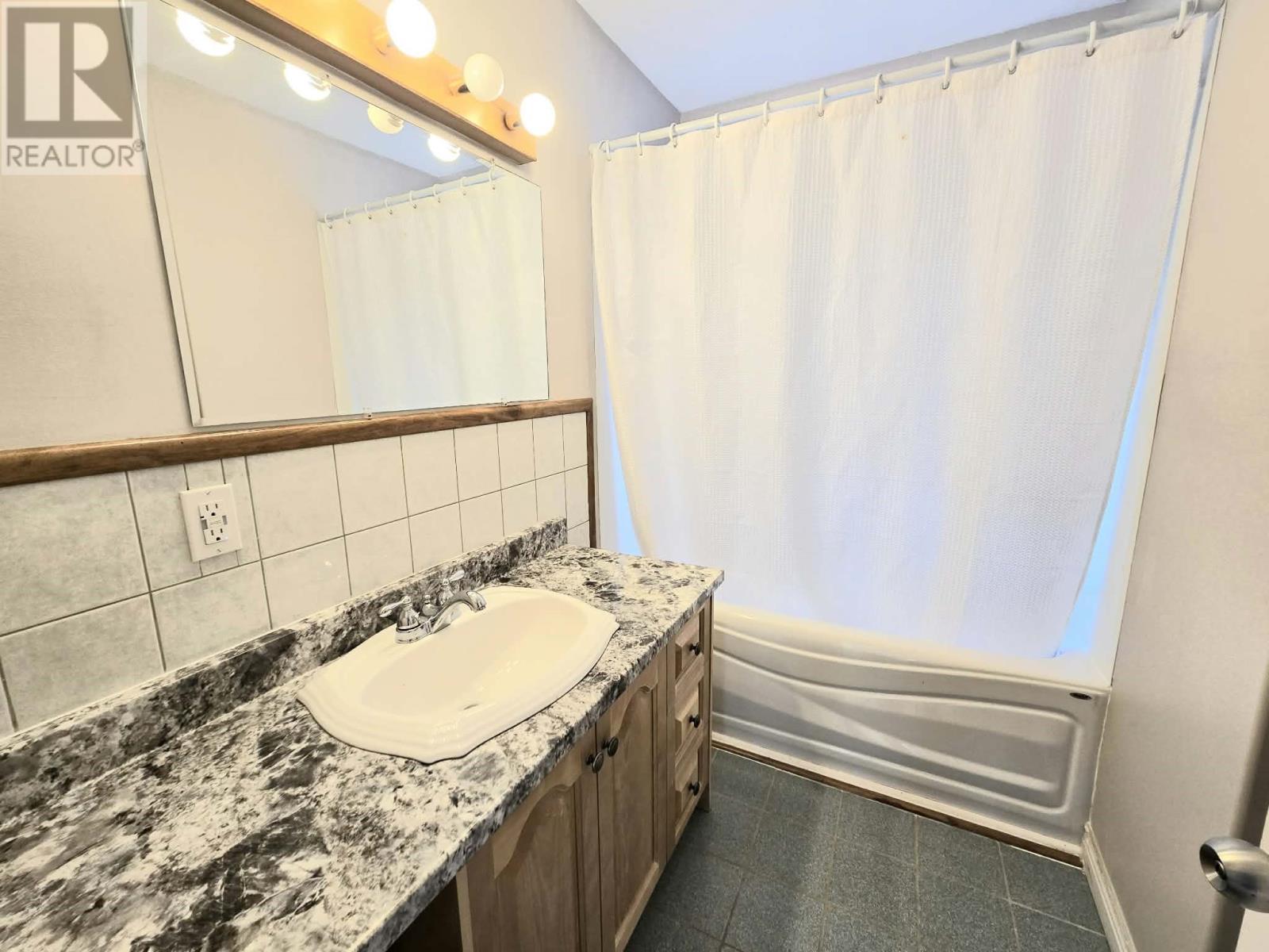 4 Second Avenue, Bishop'S Falls, NL - Indoor Photo Showing Bathroom