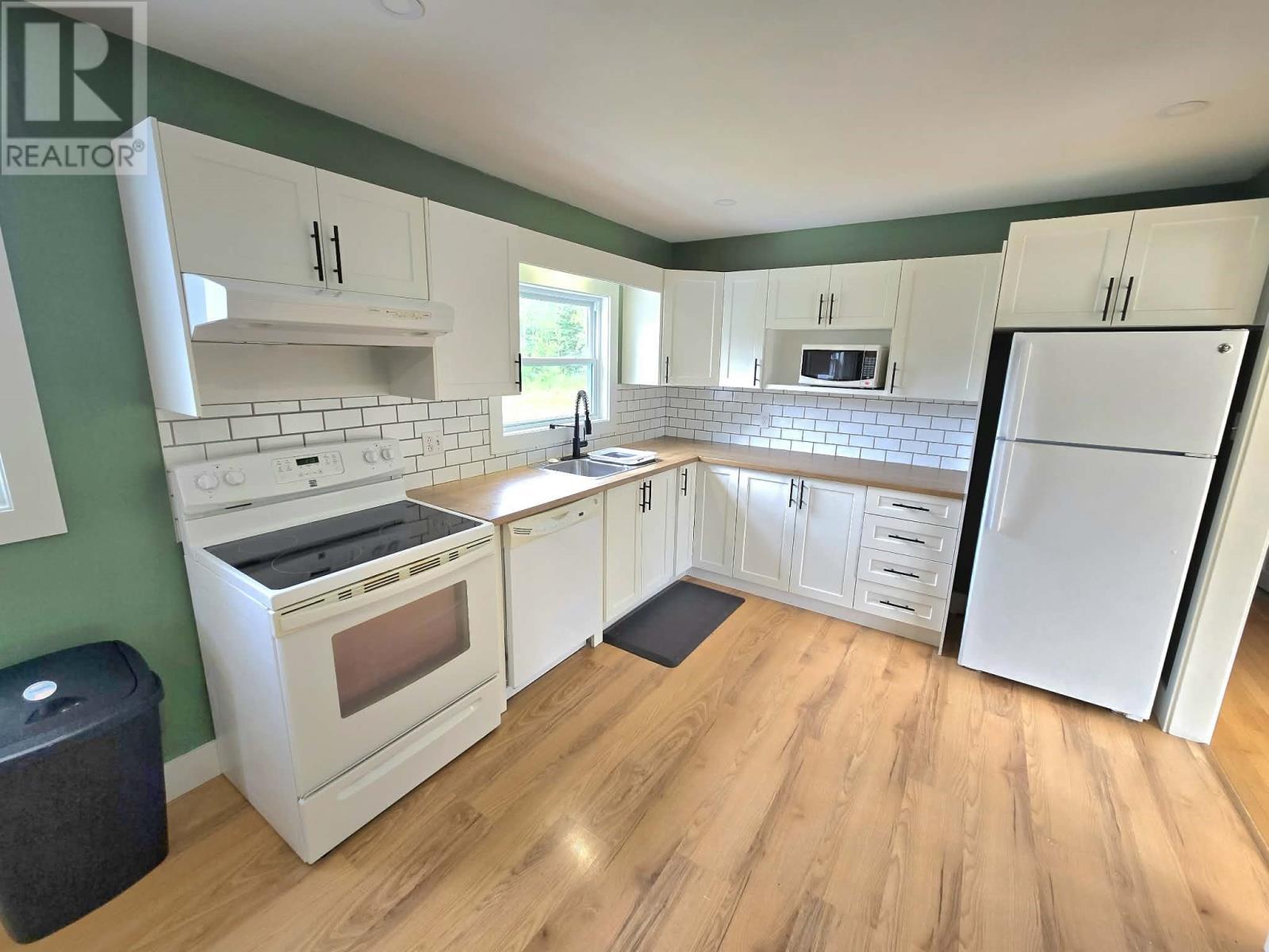 4 Second Avenue, Bishop'S Falls, NL - Indoor Photo Showing Kitchen