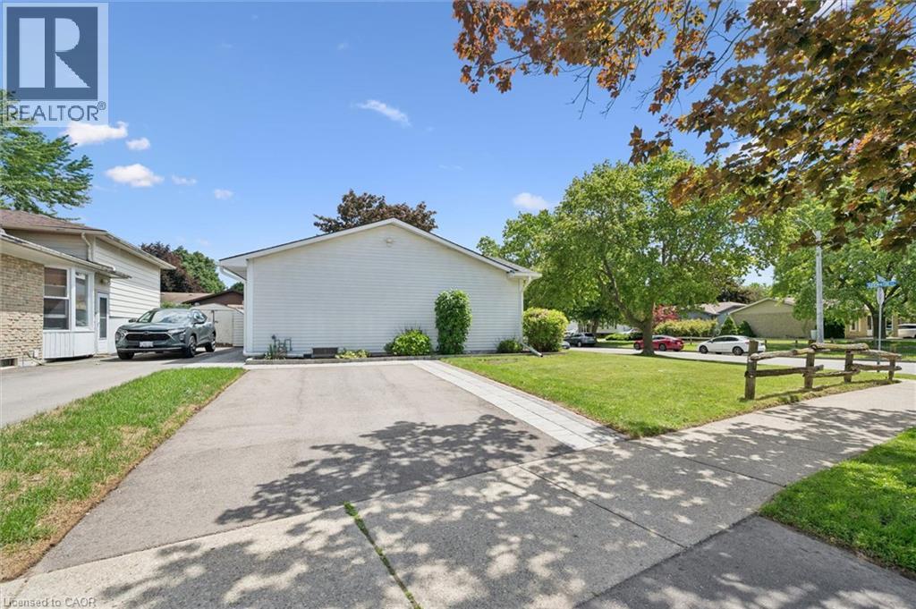 2 Keewatin Avenue, Kitchener, ON - Outdoor