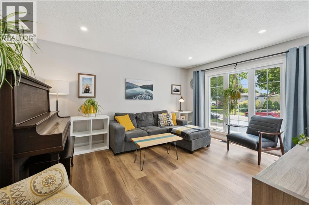 2 Keewatin Avenue, Kitchener, ON - Indoor Photo Showing Living Room