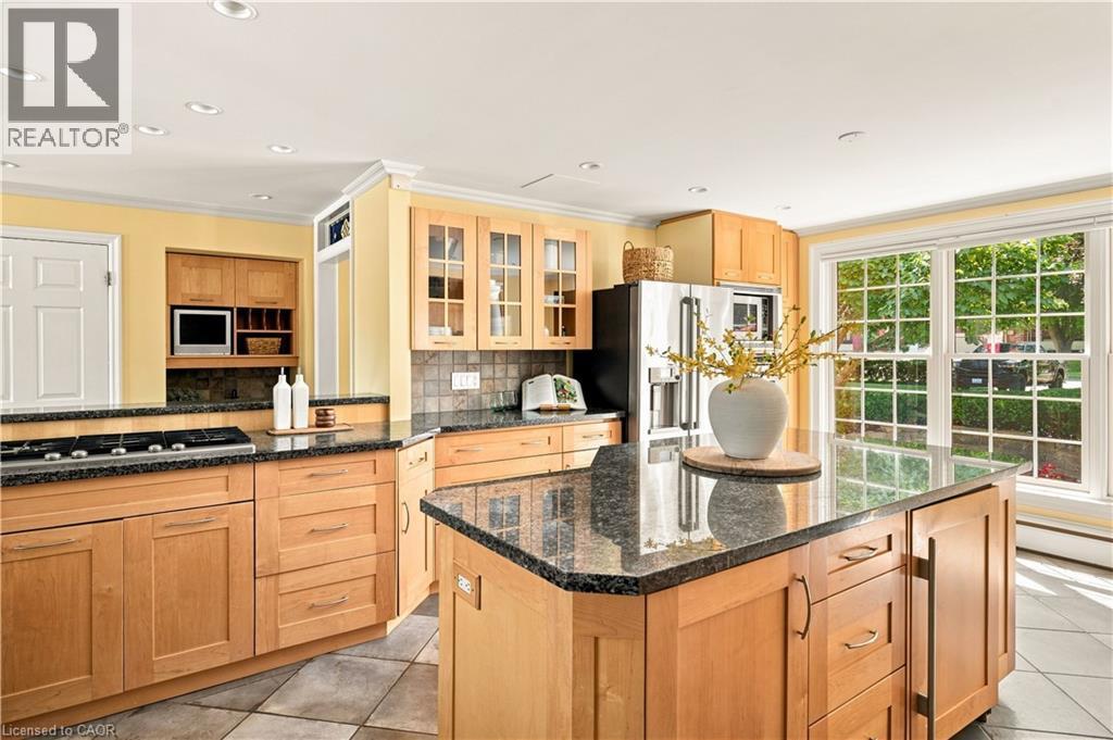 290 Bridgeport Road E, Waterloo, ON - Indoor Photo Showing Kitchen
