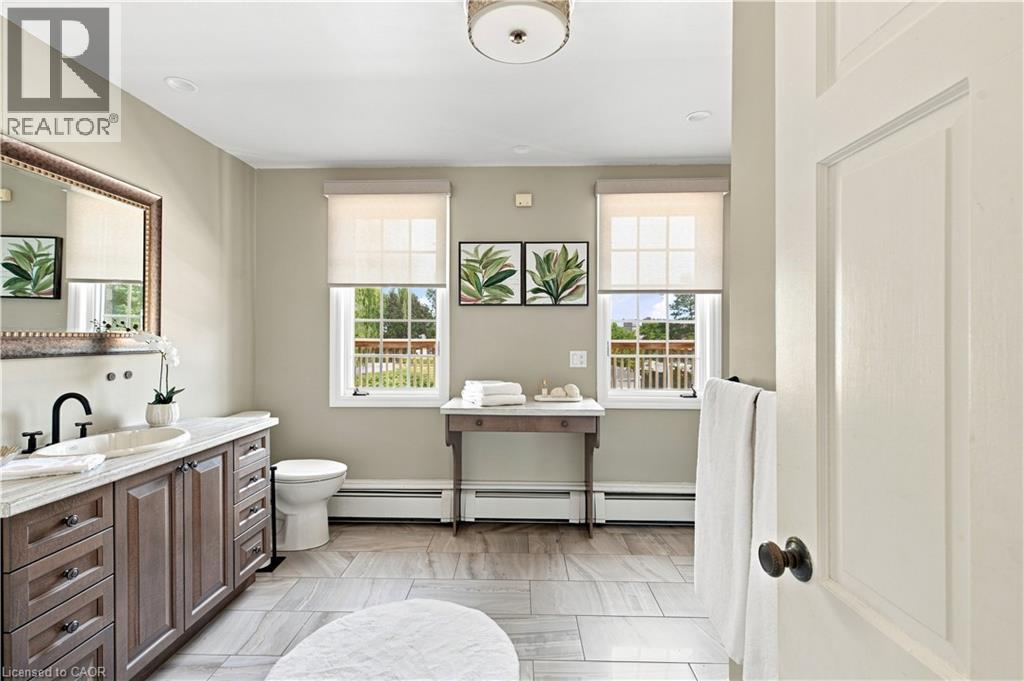 290 Bridgeport Road E, Waterloo, ON - Indoor Photo Showing Bathroom