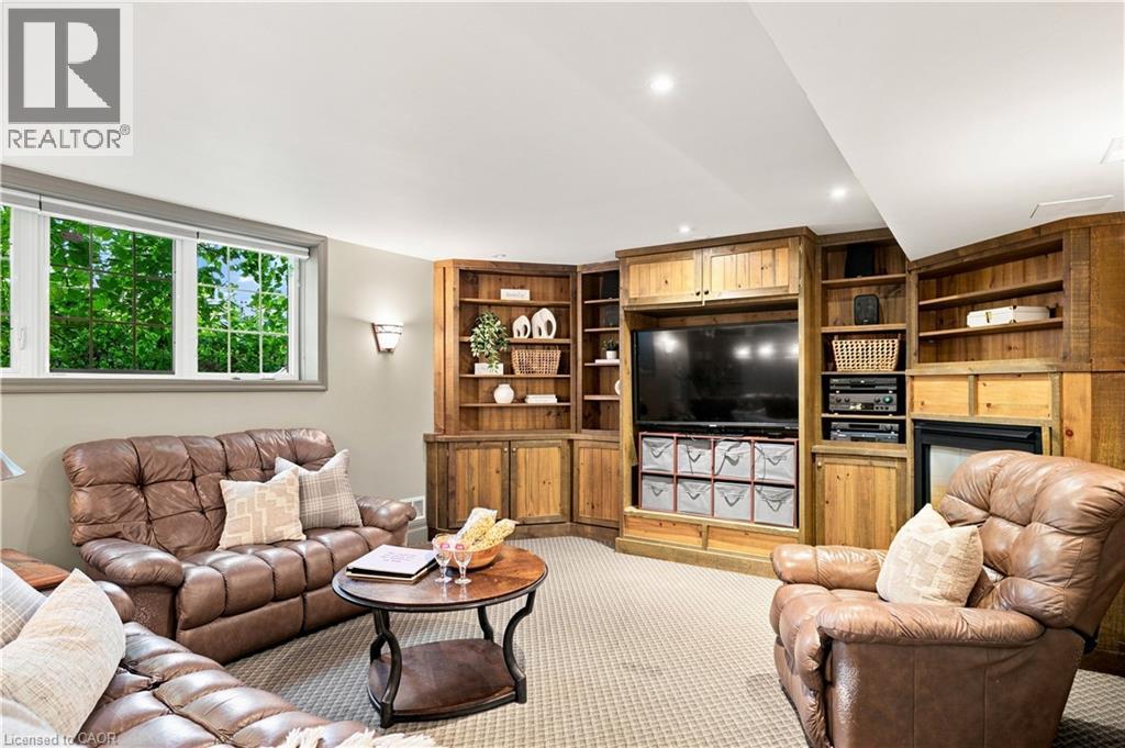 290 Bridgeport Road E, Waterloo, ON - Indoor Photo Showing Living Room