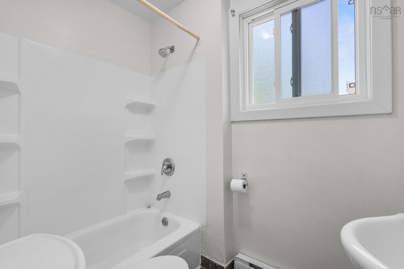 6147 Pepperell Street, Halifax, NS - Indoor Photo Showing Bathroom