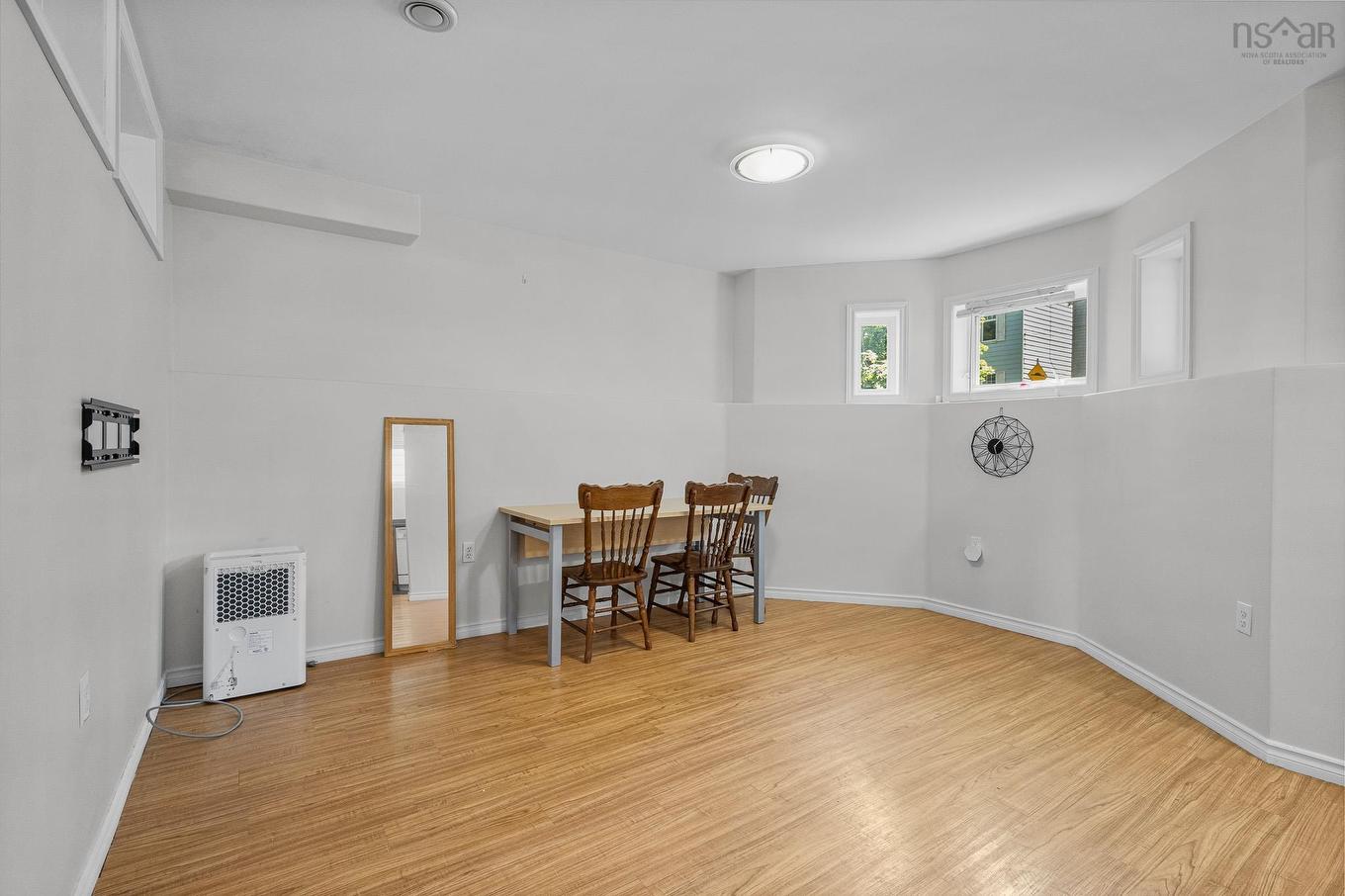 6147 Pepperell Street, Halifax, NS - Indoor