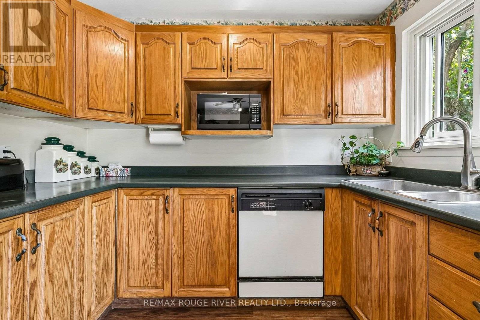 19 Tinbury Place, Toronto, ON - Indoor Photo Showing Kitchen With Double Sink