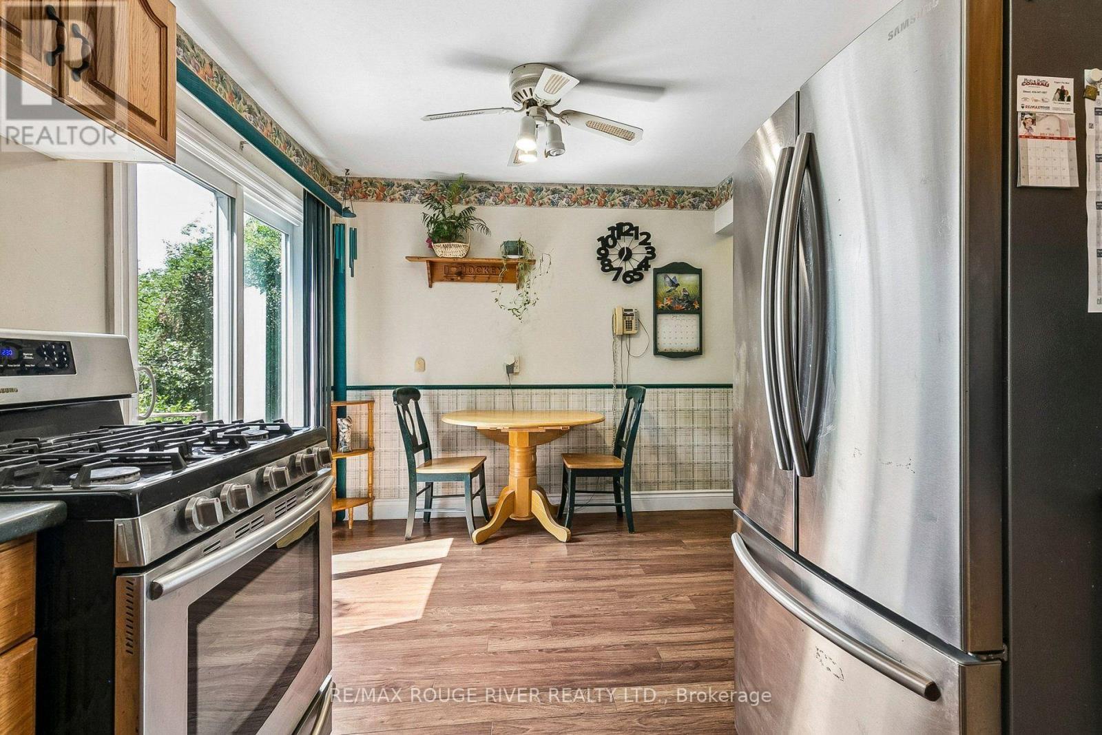 19 Tinbury Place, Toronto, ON - Indoor Photo Showing Kitchen