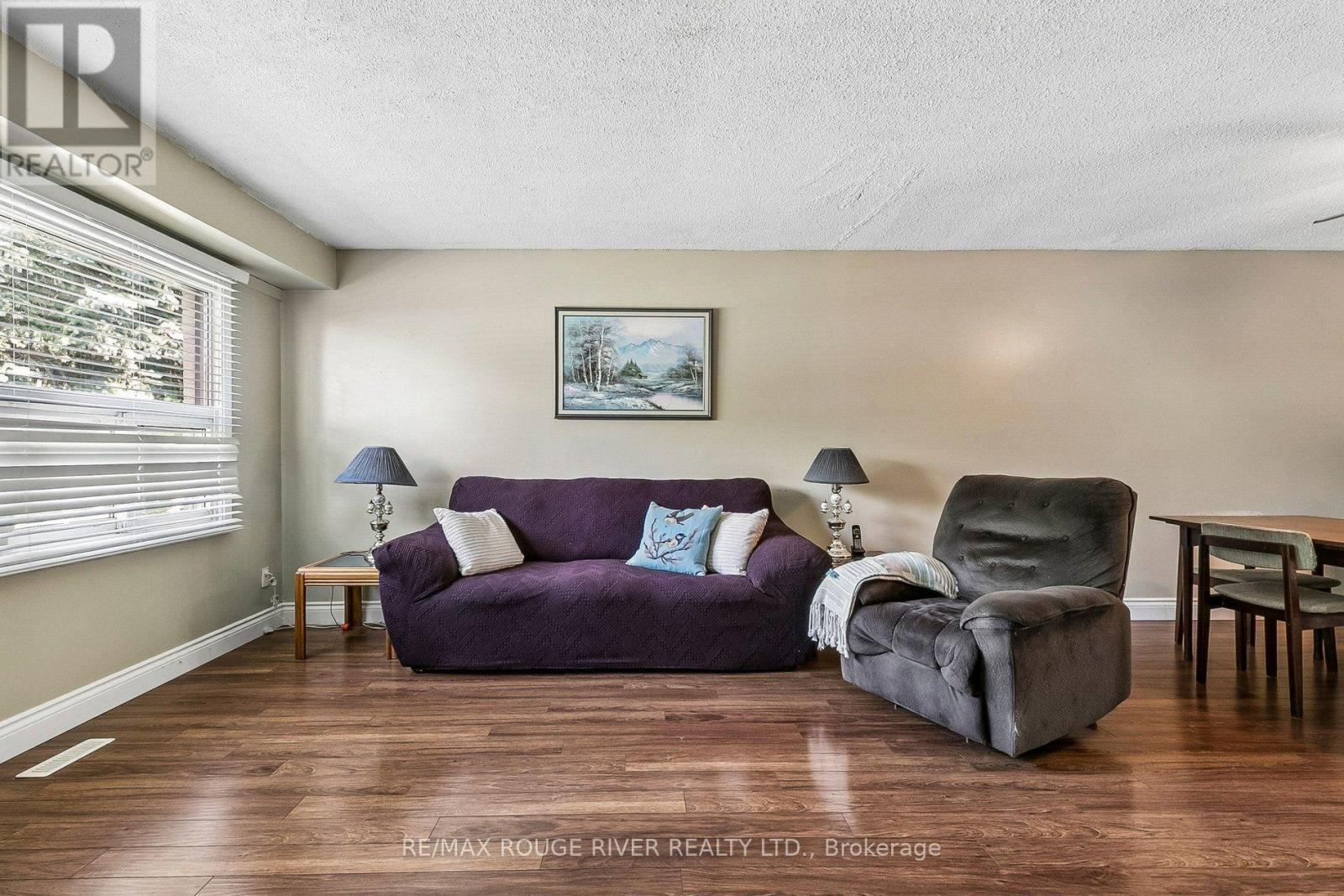 19 Tinbury Place, Toronto, ON - Indoor Photo Showing Living Room
