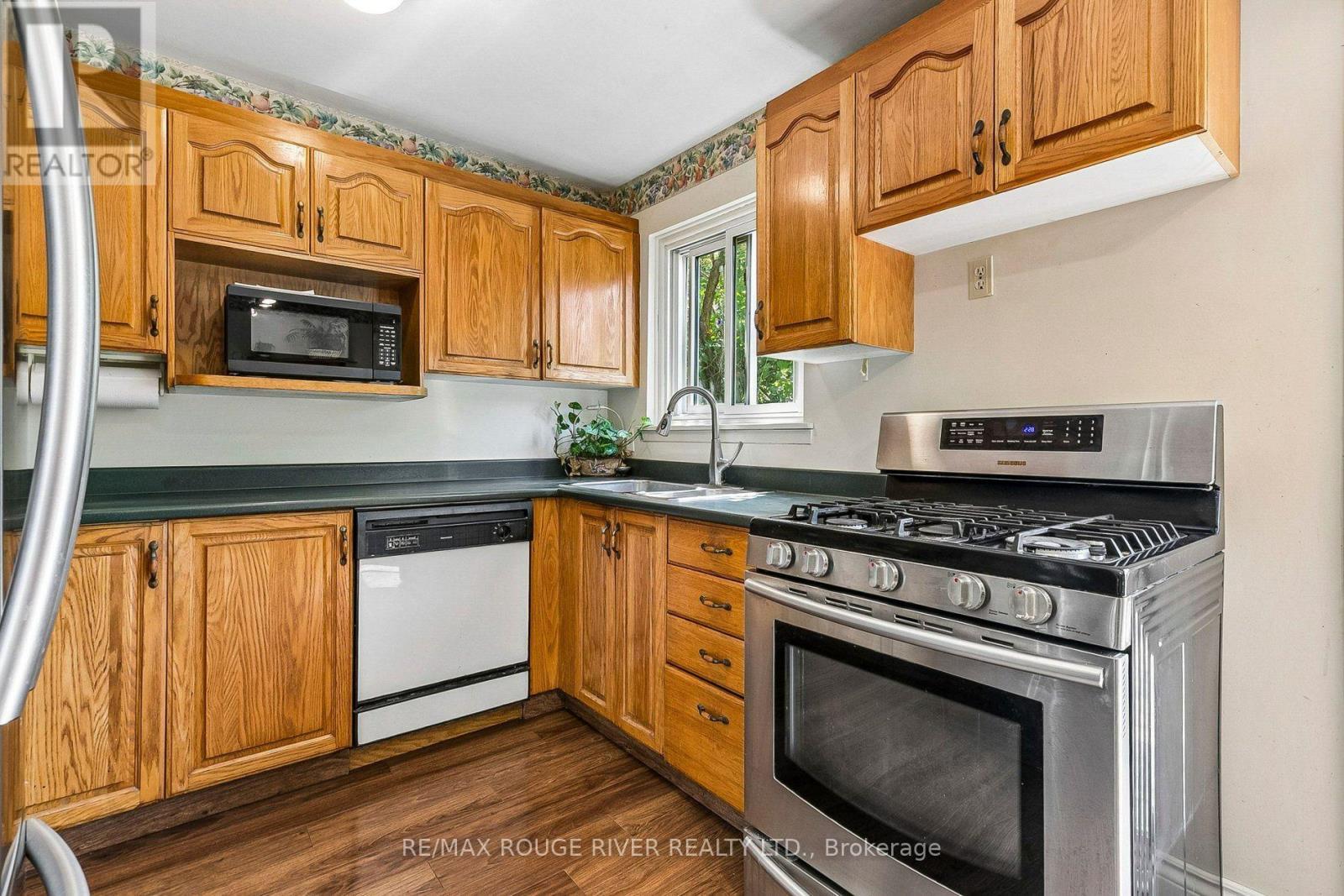19 Tinbury Place, Toronto, ON - Indoor Photo Showing Kitchen With Double Sink