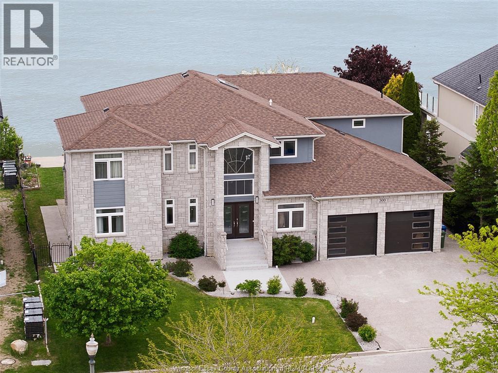 300 Shoreview Circle, Windsor, ON - Outdoor