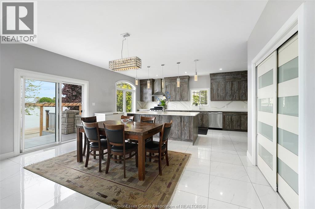 300 Shoreview Circle, Windsor, ON - Indoor Photo Showing Dining Room