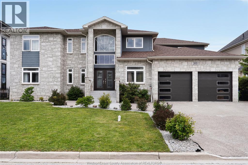 300 Shoreview Circle, Windsor, ON - Outdoor With Facade
