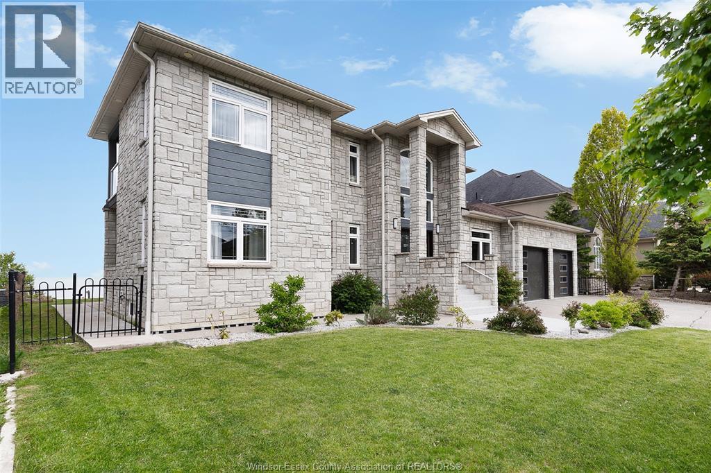 300 Shoreview Circle, Windsor, ON - Outdoor