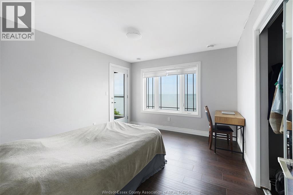 300 Shoreview Circle, Windsor, ON - Indoor Photo Showing Bedroom