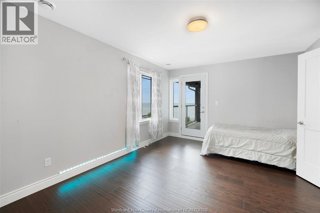 300 Shoreview Circle, Windsor, ON - Indoor Photo Showing Other Room