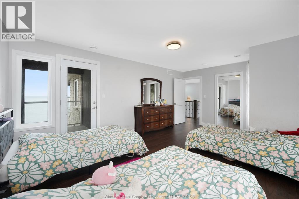 300 Shoreview Circle, Windsor, ON - Indoor Photo Showing Bedroom
