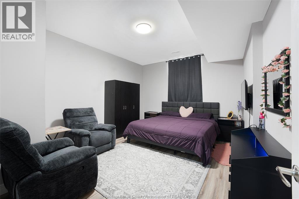 300 Shoreview Circle, Windsor, ON - Indoor Photo Showing Bedroom