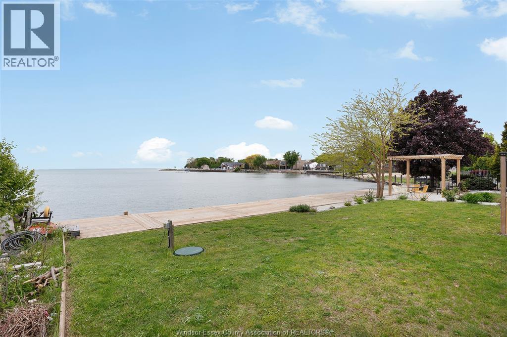 300 Shoreview Circle, Windsor, ON - Outdoor With Body Of Water With View