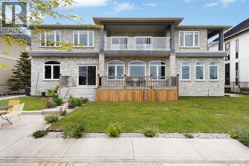 300 Shoreview Circle, Windsor, ON - Outdoor With Balcony With Facade