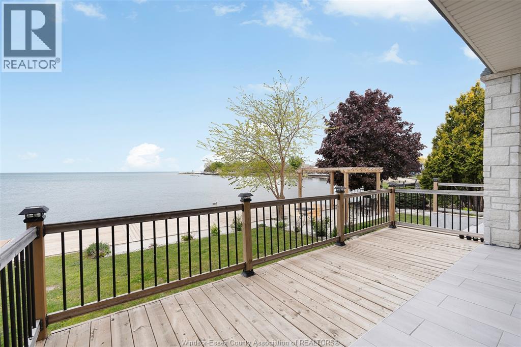 300 Shoreview Circle, Windsor, ON - Outdoor With Body Of Water With Exterior
