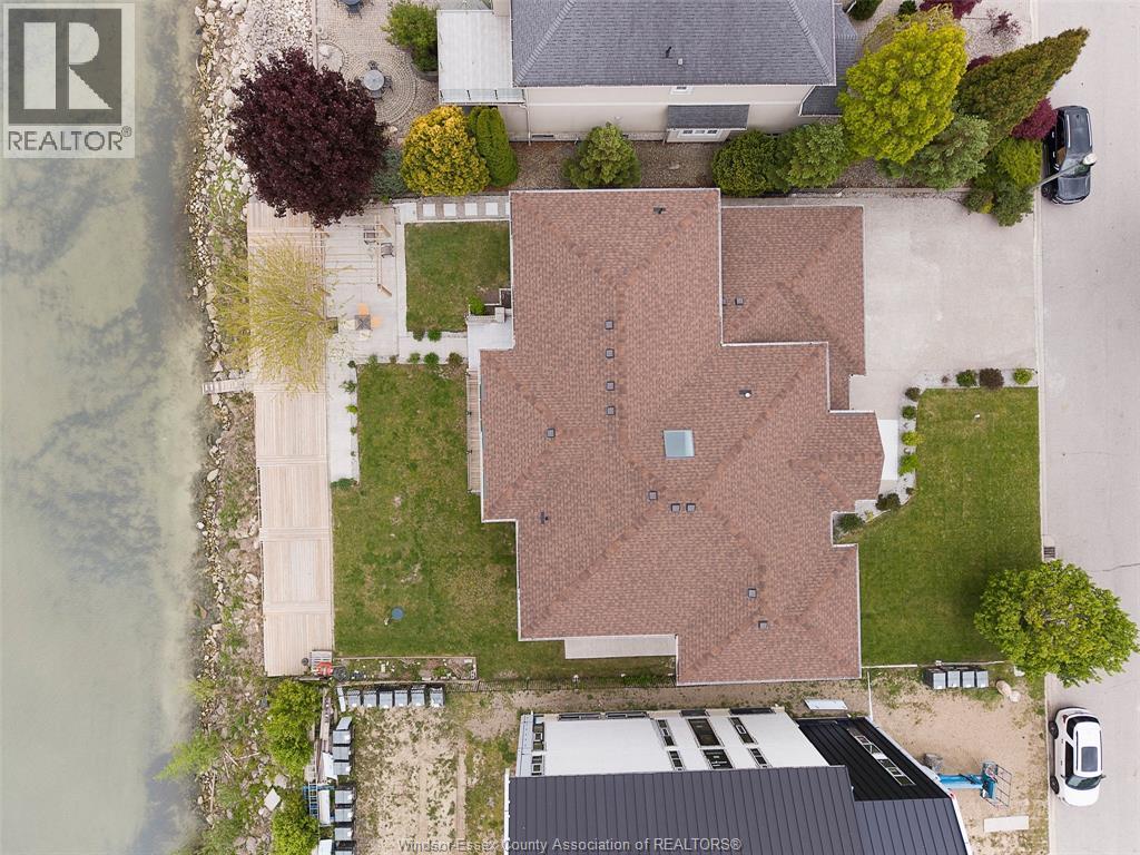 300 Shoreview Circle, Windsor, ON - Outdoor