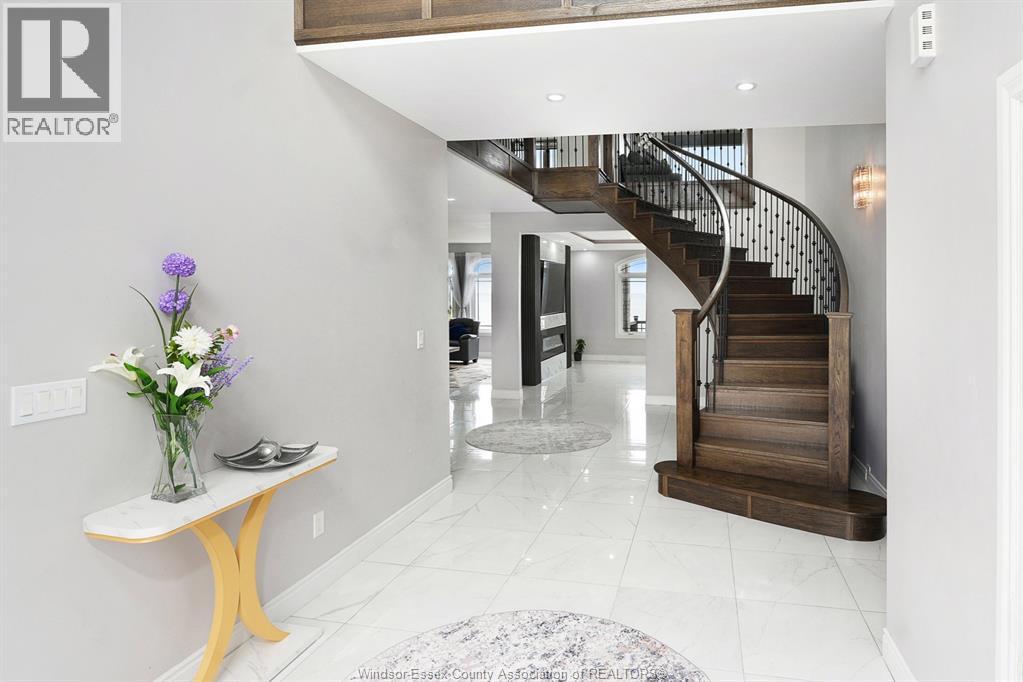 300 Shoreview Circle, Windsor, ON - Indoor Photo Showing Other Room