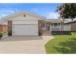 18 ELIZABETH Crescent Leamington, ON N8H 4Y1