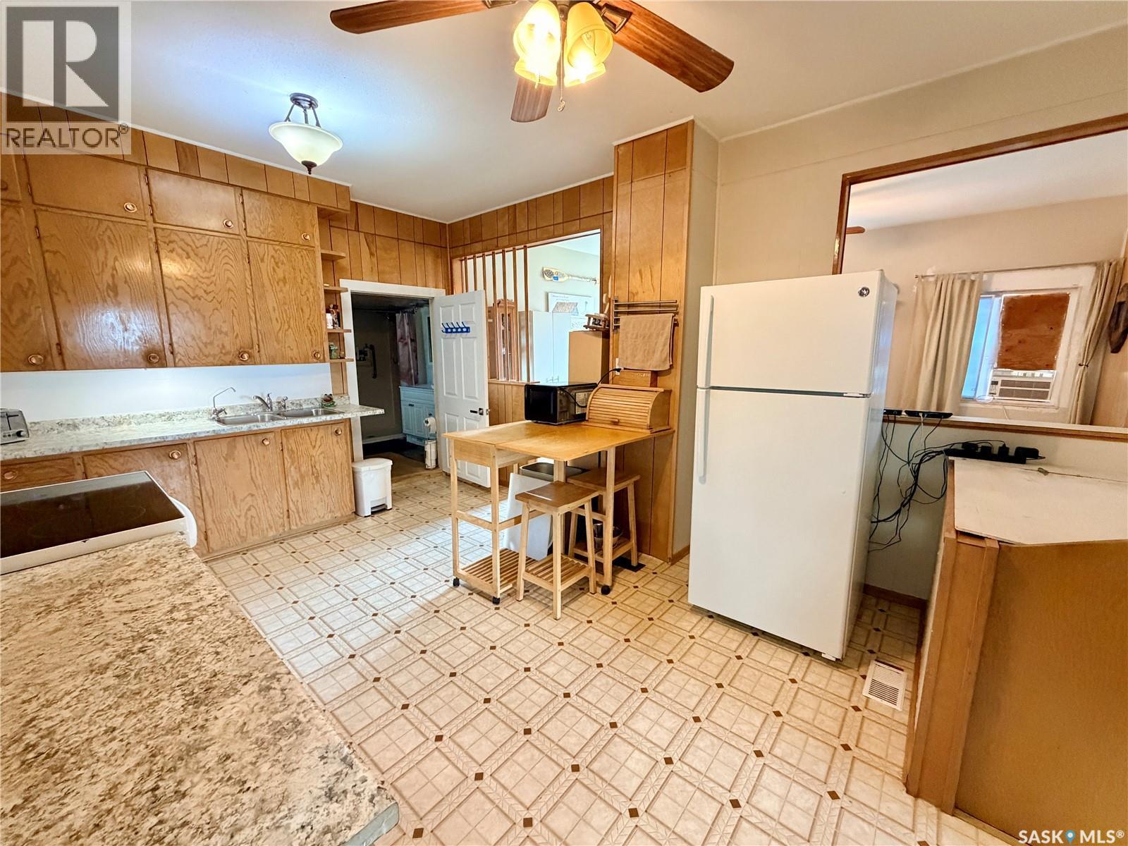 213 Main Street, Maymont, SK - Indoor Photo Showing Kitchen