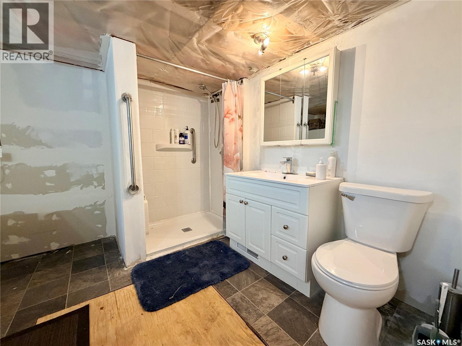 213 Main Street, Maymont, SK - Indoor Photo Showing Bathroom