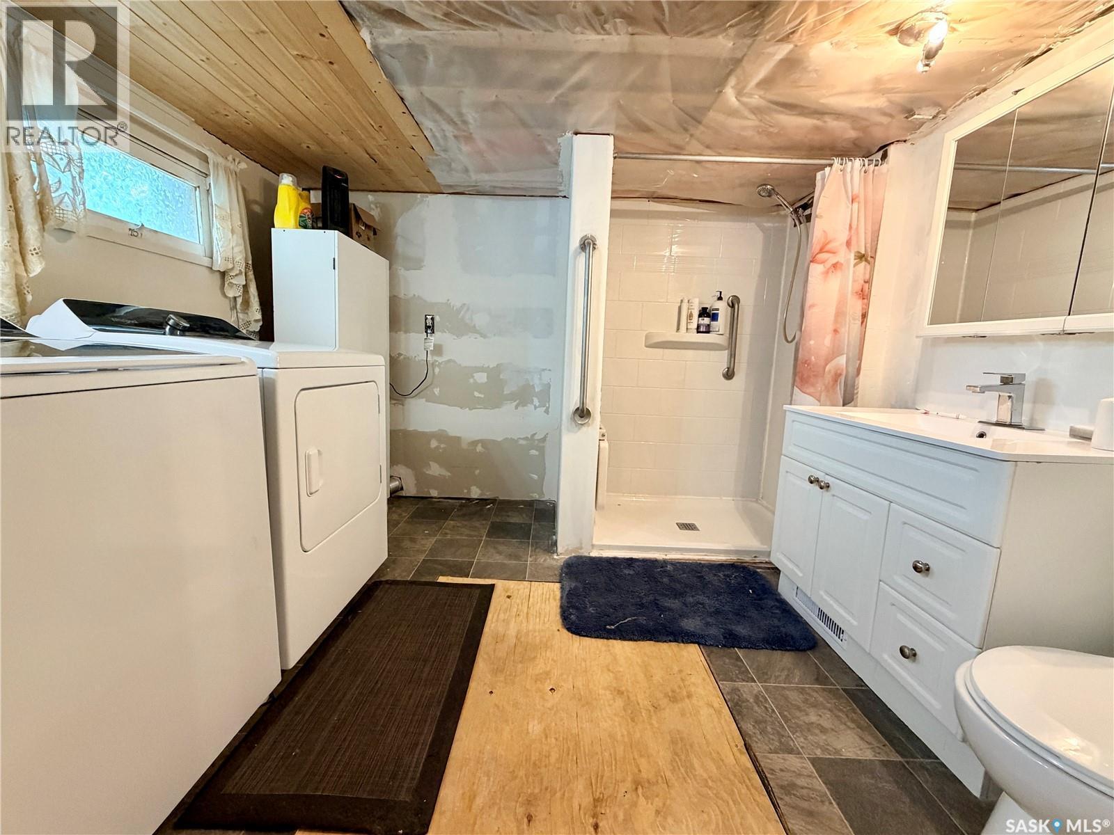 213 Main Street, Maymont, SK - Indoor Photo Showing Laundry Room