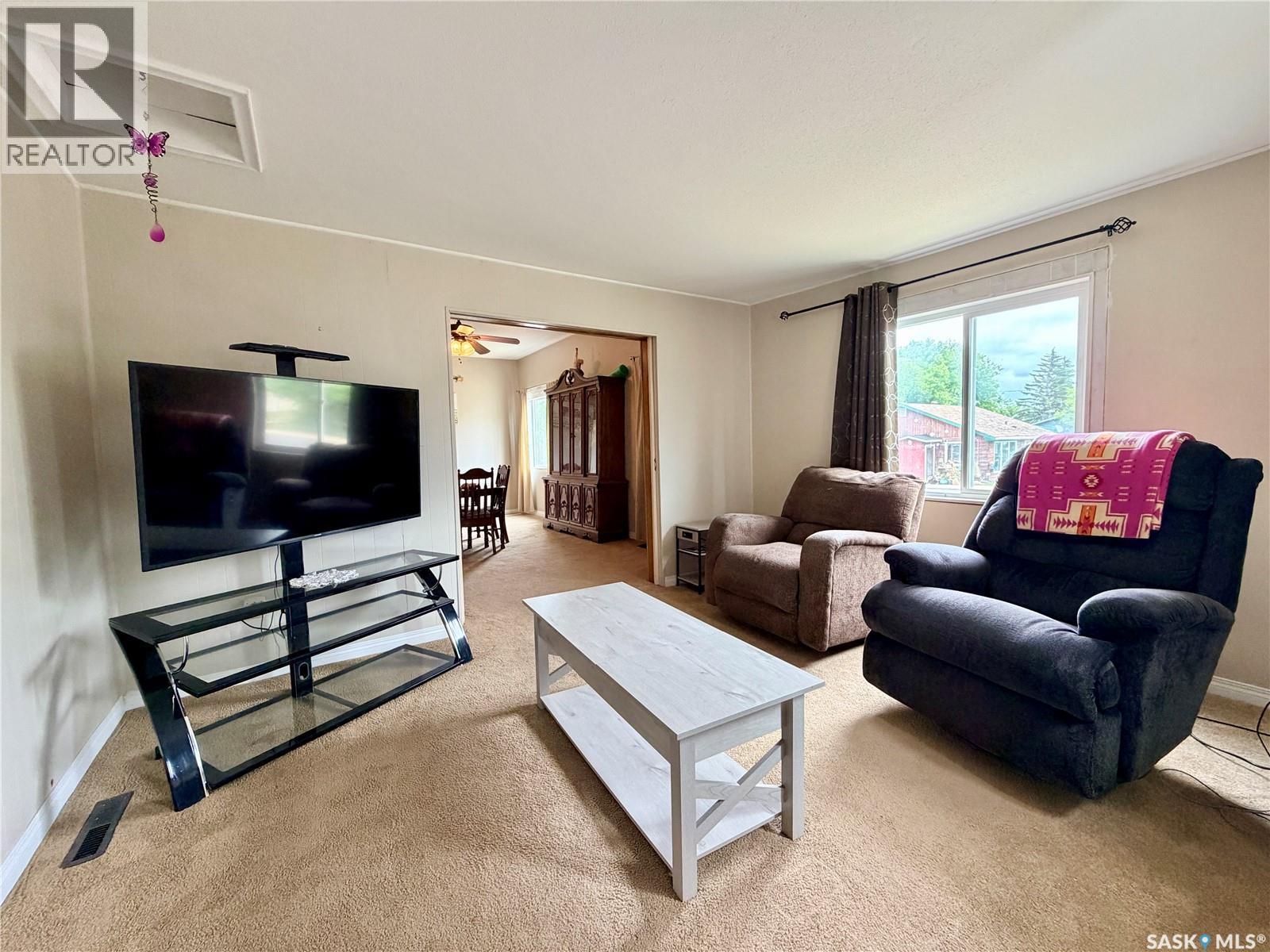 213 Main Street, Maymont, SK - Indoor Photo Showing Living Room