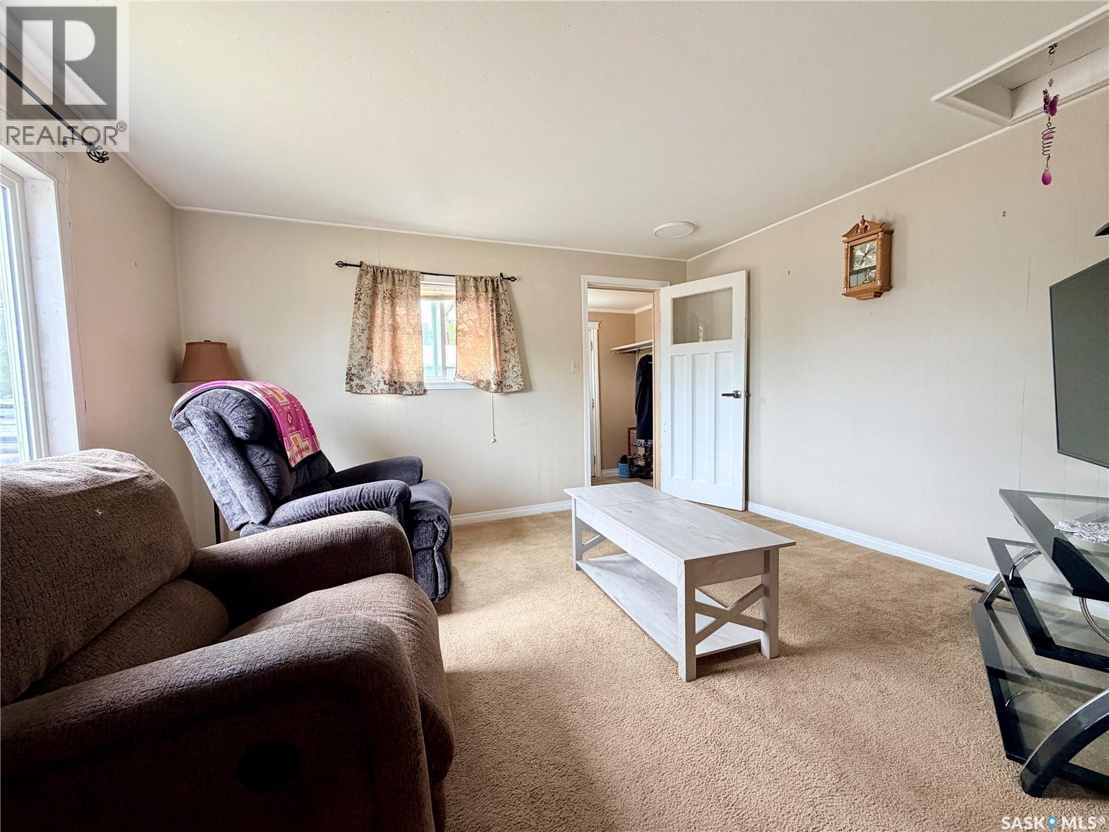 213 Main Street, Maymont, SK - Indoor Photo Showing Living Room