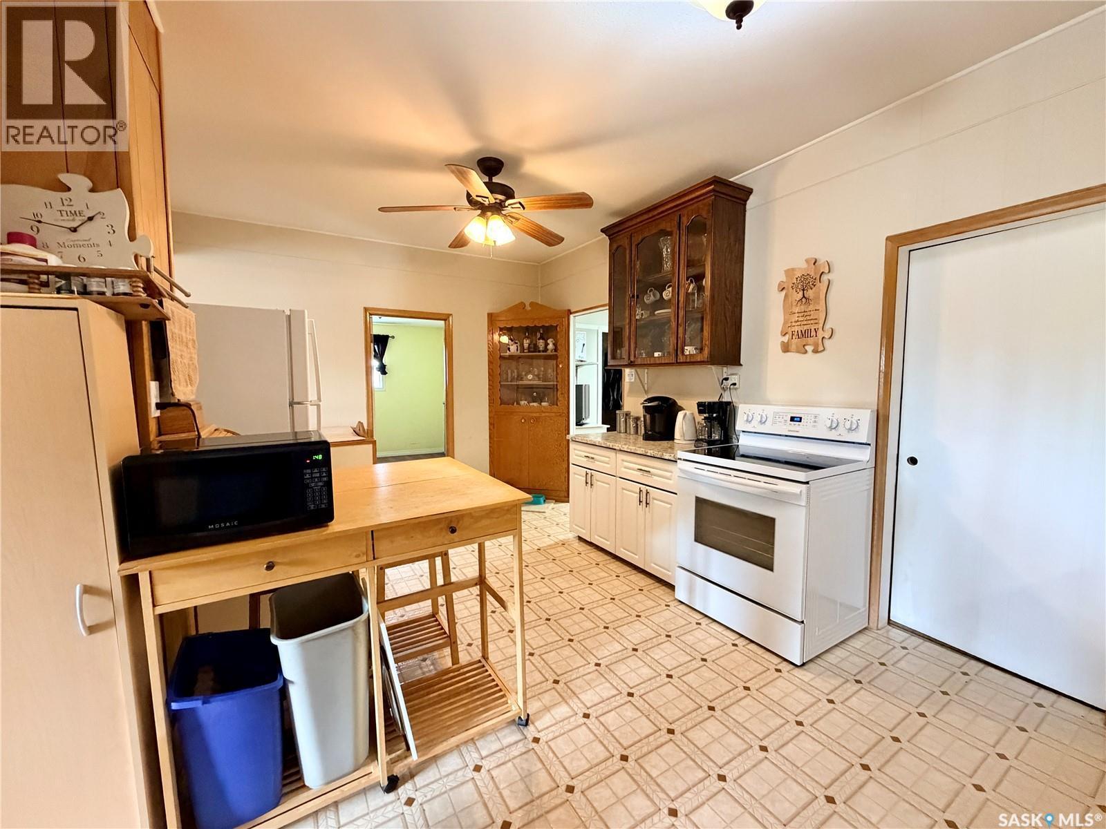 213 Main Street, Maymont, SK - Indoor Photo Showing Kitchen