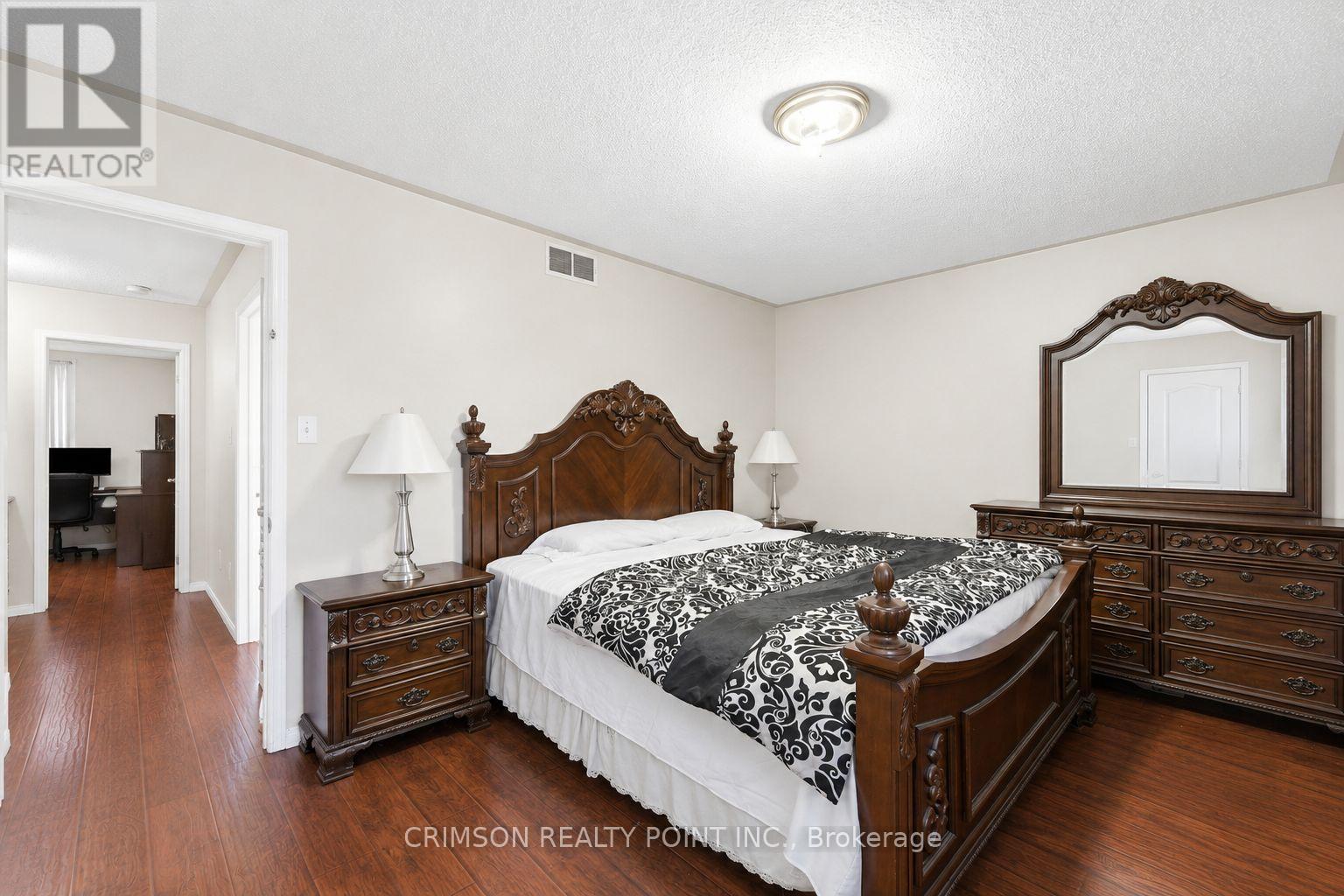 1406 Upper Sherman Avenue, Hamilton, ON - Indoor Photo Showing Bedroom