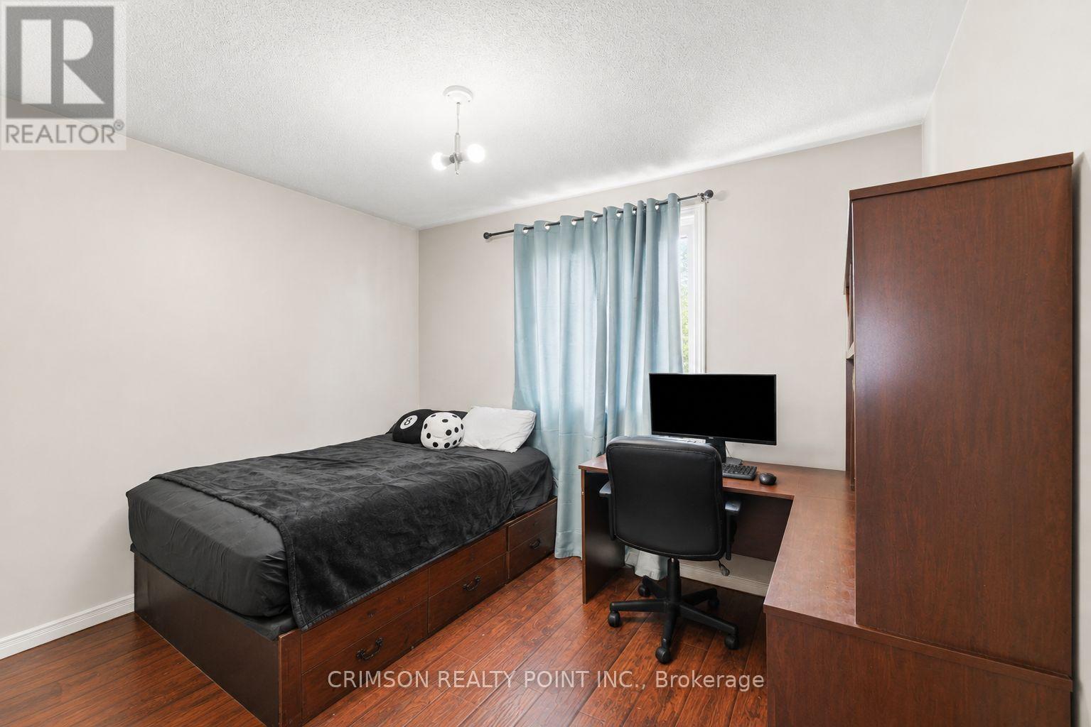 1406 Upper Sherman Avenue, Hamilton, ON - Indoor Photo Showing Bedroom