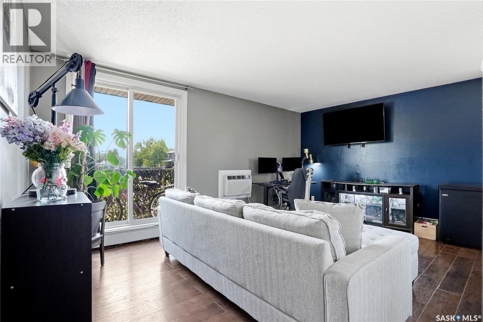 7 115 Acadia Drive, Saskatoon, SK - Indoor Photo Showing Living Room