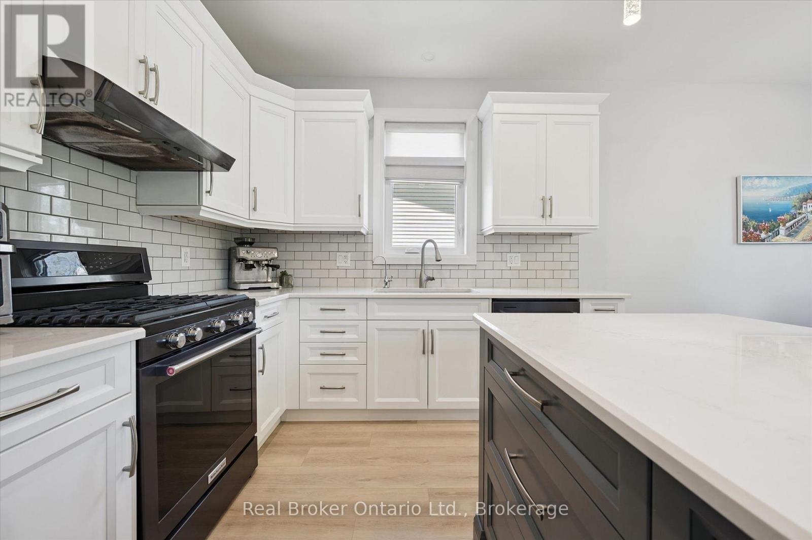 46 Washington Street, Brant (Paris), ON - Indoor Photo Showing Kitchen With Upgraded Kitchen