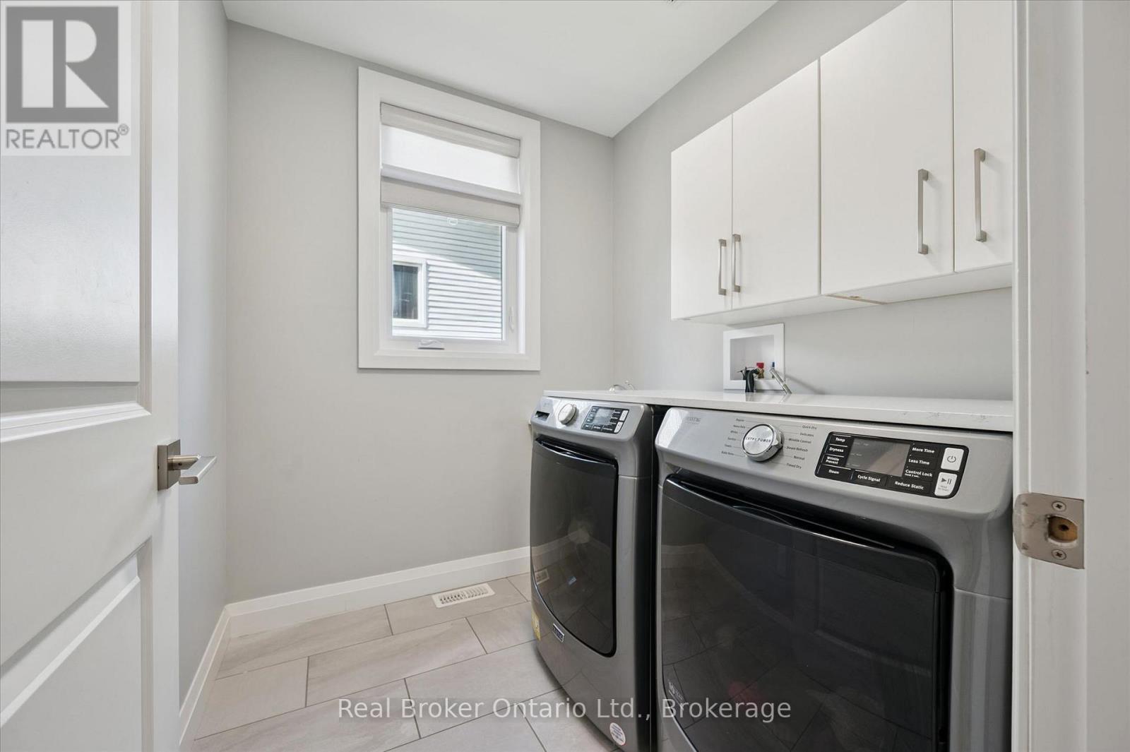 46 Washington Street, Brant (Paris), ON - Indoor Photo Showing Laundry Room