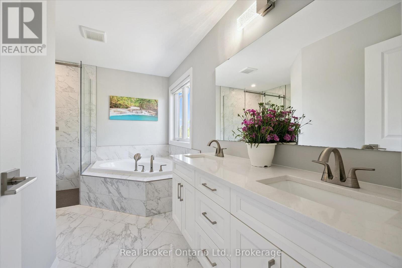 46 Washington Street, Brant (Paris), ON - Indoor Photo Showing Bathroom
