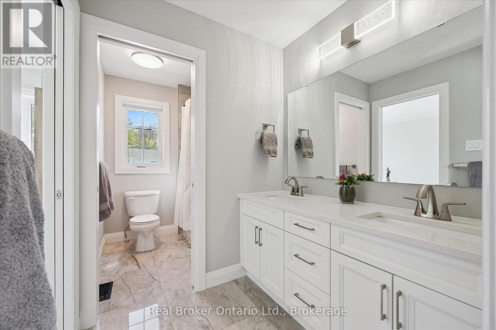 46 Washington Street, Brant (Paris), ON - Indoor Photo Showing Bathroom