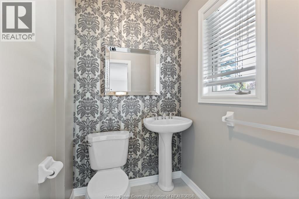 144 Pheasant Run, Lakeshore, ON - Indoor Photo Showing Bathroom