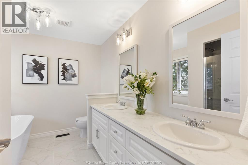 144 Pheasant Run, Lakeshore, ON - Indoor Photo Showing Bathroom