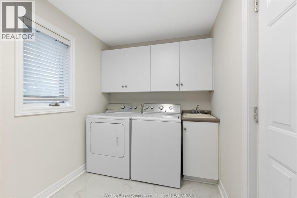 144 Pheasant Run, Lakeshore, ON - Indoor Photo Showing Laundry Room