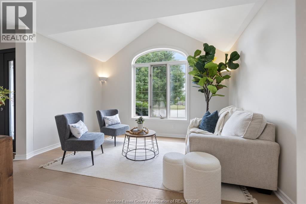 144 Pheasant Run, Lakeshore, ON - Indoor Photo Showing Living Room