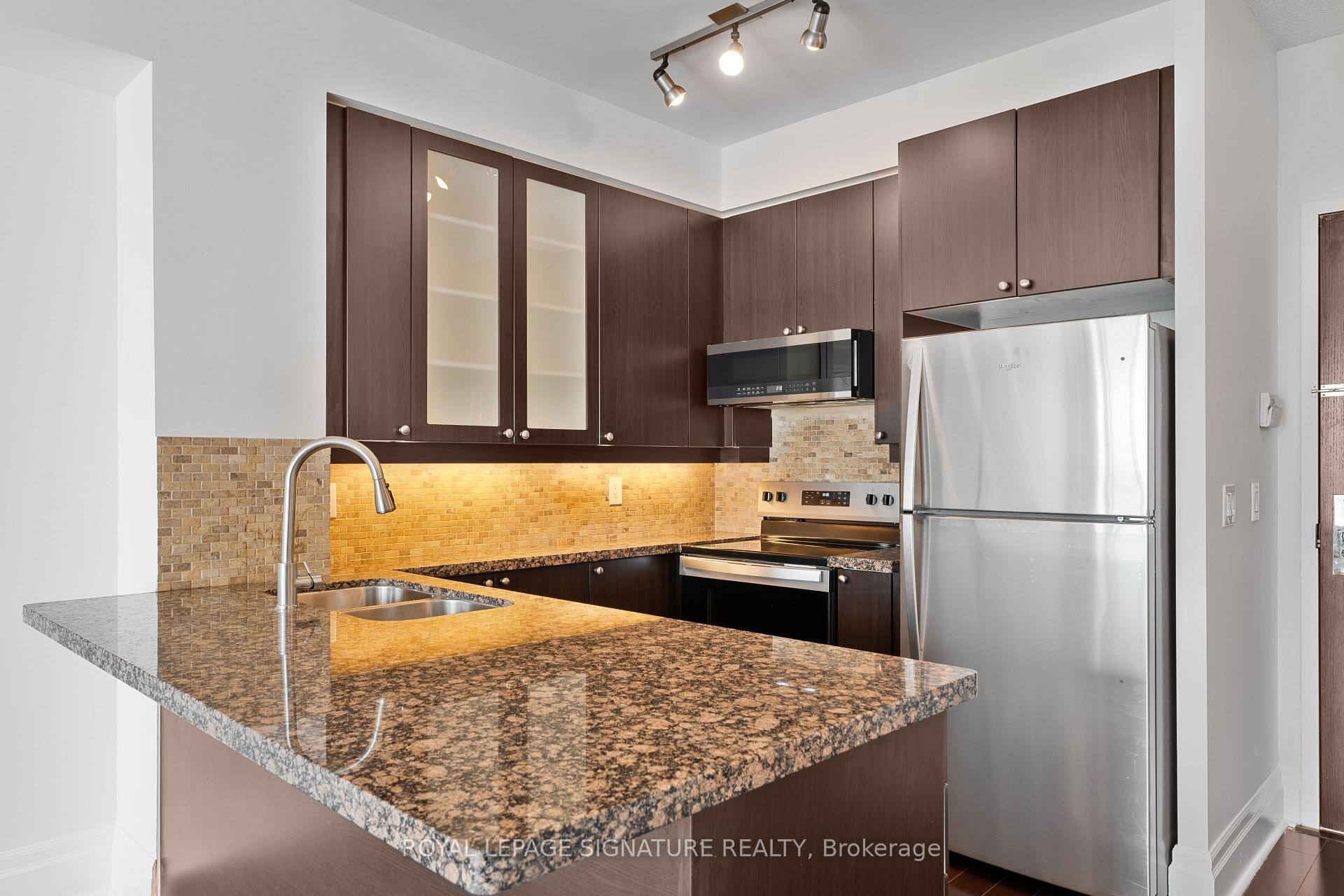 408-39 Upper Duke Crescent, Markham, ON - Indoor