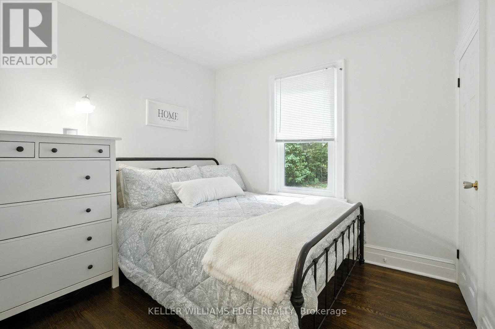 1999 Main Street W, Hamilton, ON - Indoor Photo Showing Bedroom