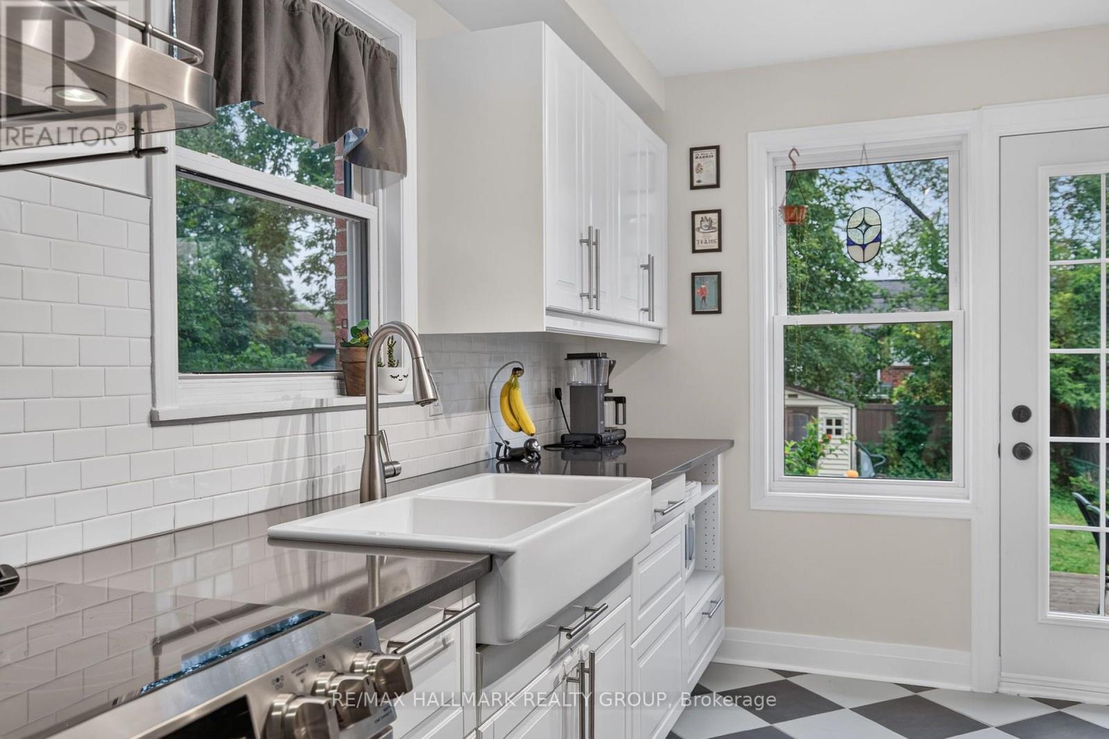 2110 Blossom Drive, Ottawa, ON - Indoor Photo Showing Kitchen With Double Sink