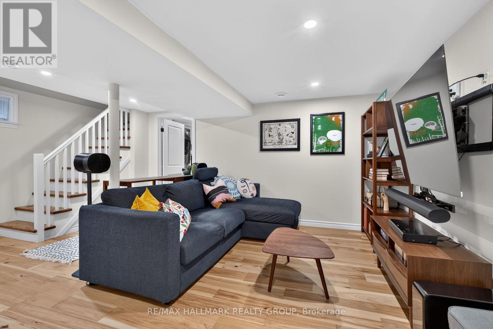 2110 Blossom Drive, Ottawa, ON - Indoor