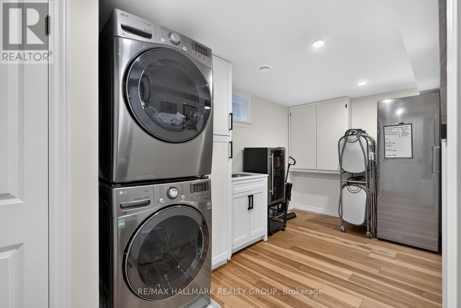 2110 Blossom Drive, Ottawa, ON - Indoor Photo Showing Laundry Room