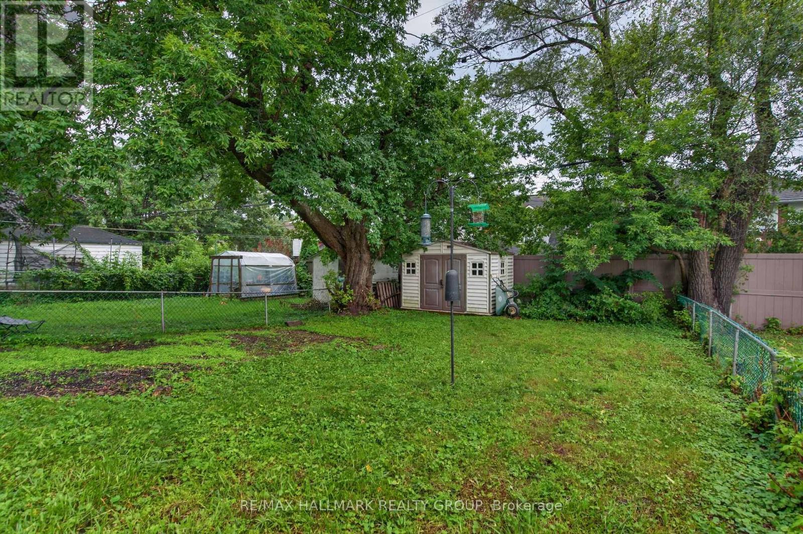 2110 Blossom Drive, Ottawa, ON - Outdoor